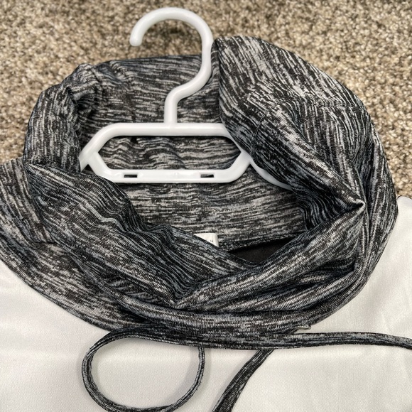 Rosegal sweater - Picture 2 of 3